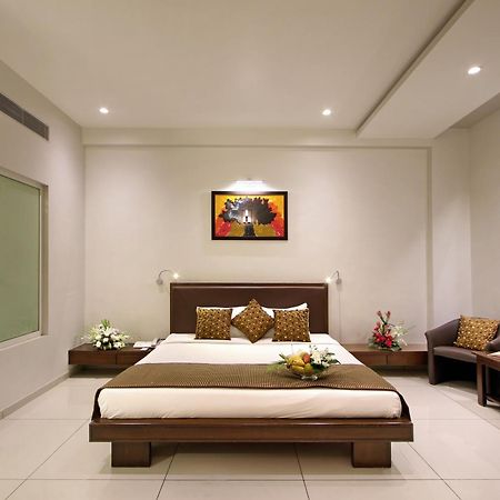 Prakruti Resort วาโดดารา ภายนอก รูปภาพ