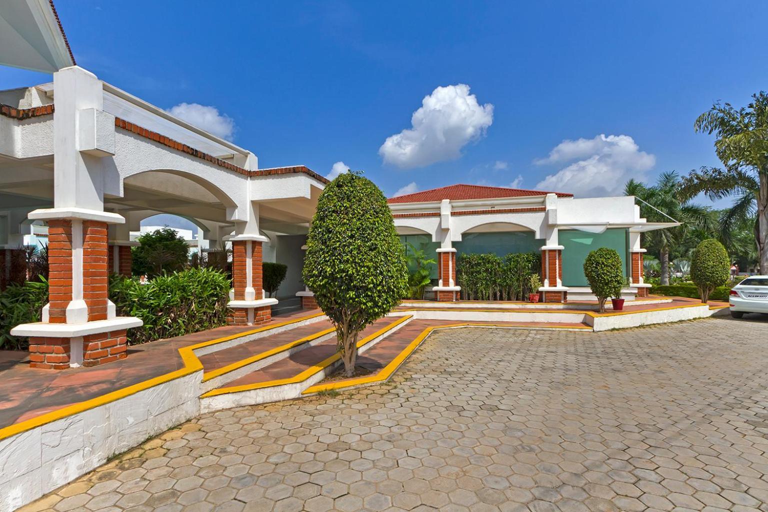 Prakruti Resort วาโดดารา ภายนอก รูปภาพ